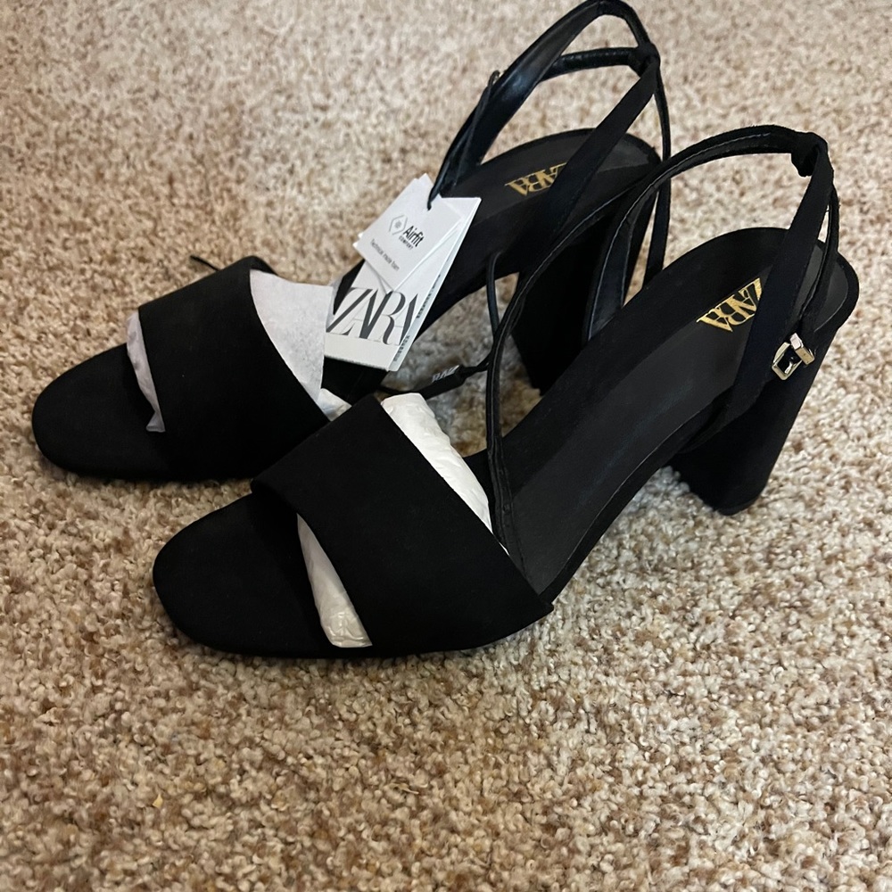 ✨NWT Zara Sandals